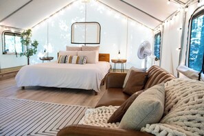 1 bedroom, bed sheets