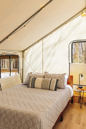 1 bedroom, bed sheets