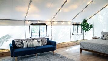 1 bedroom, bed sheets