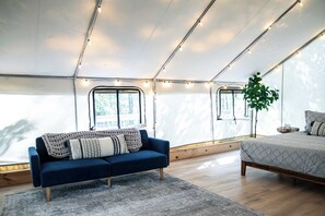 1 bedroom, bed sheets