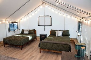 1 bedroom, bed sheets