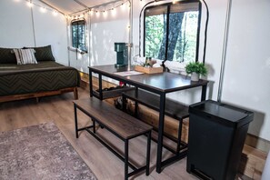 1 bedroom, bed sheets