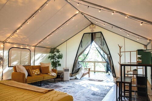 Meadowlark's Nest-Lux Camping Tent in The Gorge