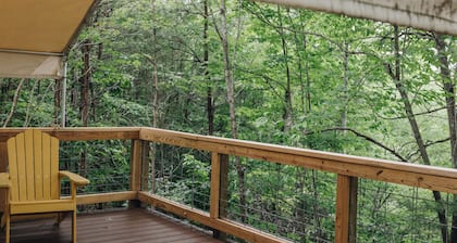 Meadowlark's Nest-Lux Camping Tent in The Gorge