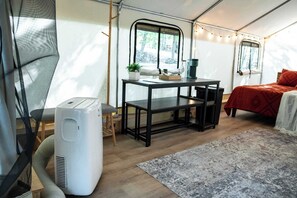 1 bedroom, bed sheets