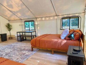 1 bedroom, bed sheets