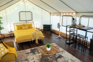 1 bedroom, bed sheets