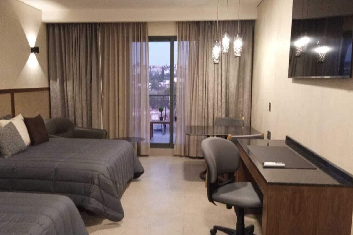 Down duvets, in-room safe, desk, laptop workspace