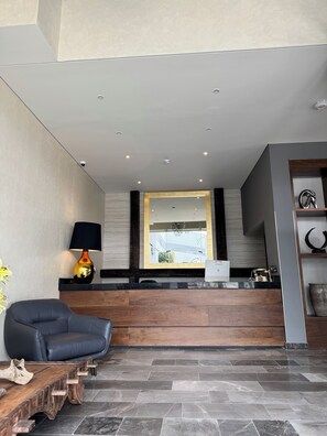 65-inch flat-screen TV with digital channels, heated floors - Hotel Zuma Colony (Corregidora)