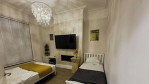 3 slaapkamers, een strijkplank/strijkijzer, wifi, beddengoed