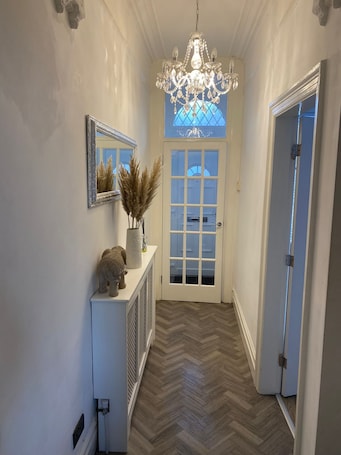 Interior. Tomelle Manchester- Stylish, Fully equipped home. Ideal for Etihad & Coop Live