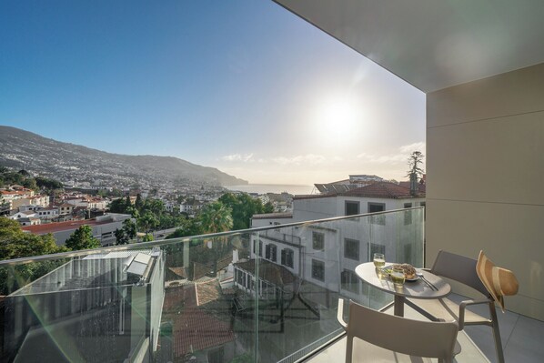 Outdoor dining - With shared pool and gym - Maravilhas I (Funchal)