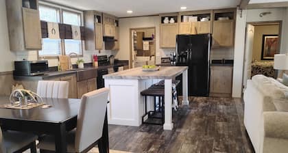Roomy 3-bedroom horse ranchette with hiking/biking trails. Noccalula & Gadsden
