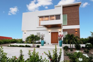 Exterior - Designers Dream Marina's Beach House (Providenciales)