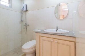 Room - RedDoorz @ Moss Hotel Guevarra Dasmarinas (Dasmarinas)