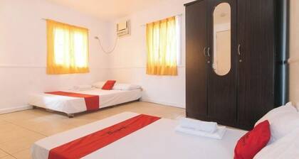 RedDoorz @ Moss Hotel Guevarra Dasmarinas