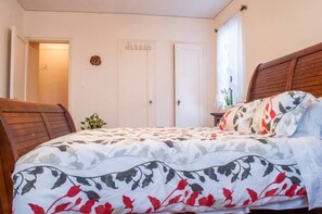 1 bedroom, iron/ironing board, WiFi, bed sheets