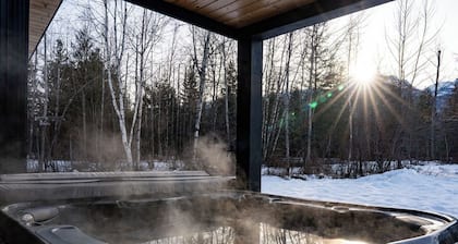 The CAPOW House | Revelstoke Adventure Center | 1 Minute From Ski Hill