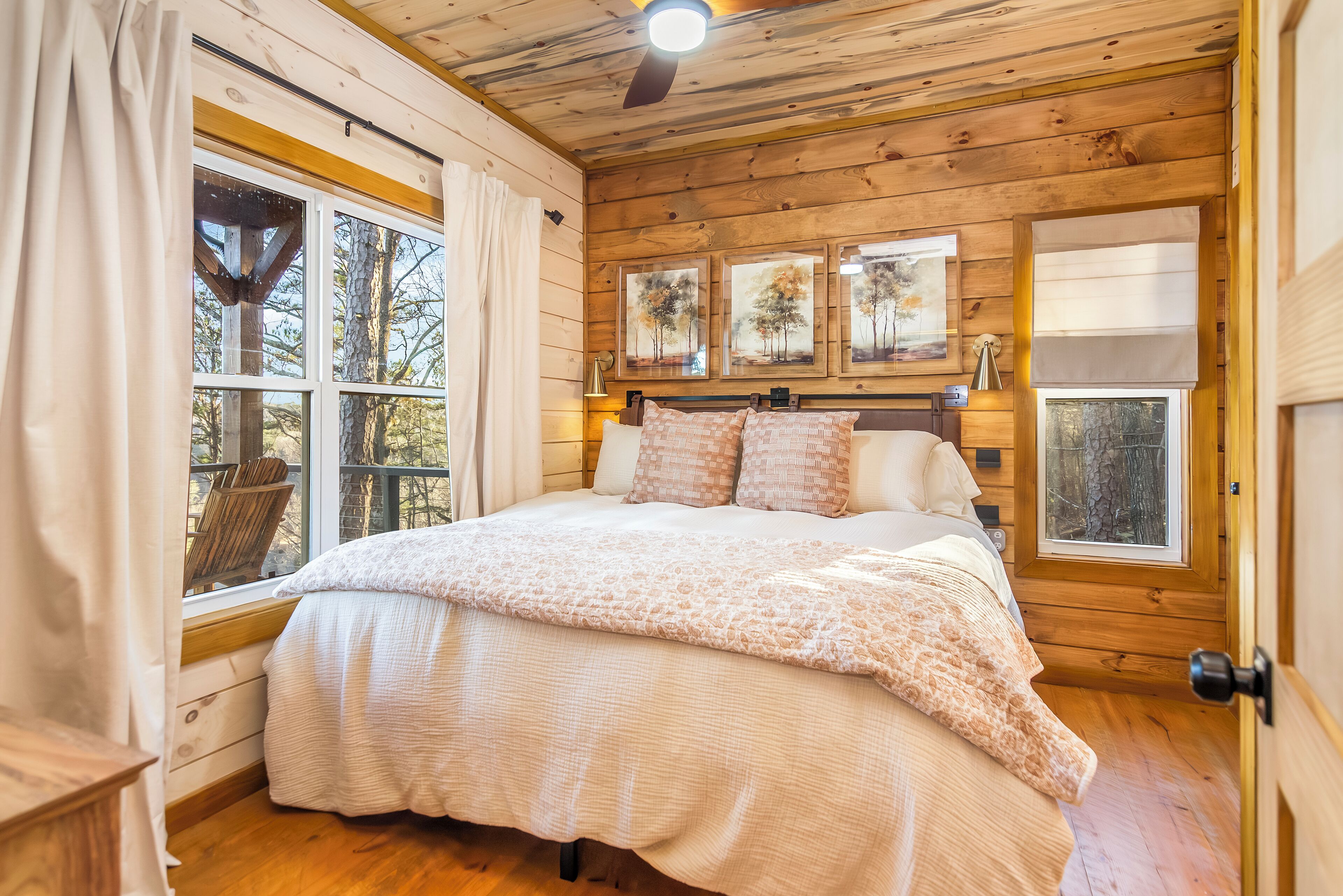 4 bedrooms, iron/ironing board, travel crib, WiFi (free)