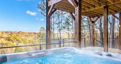 Luxury cabin with hot tub, epic views & space for 10—escape to The Stag’s Leap!