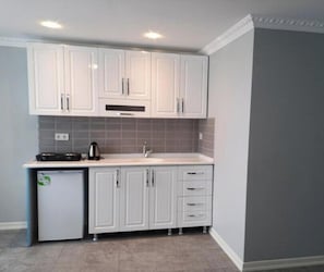 Fridge, microwave, stovetop, coffee/tea maker