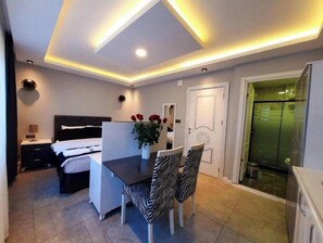 2 bedrooms, in-room safe, iron/ironing board, free WiFi