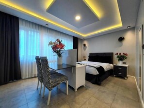 1 bedroom, in-room safe, desk, iron/ironing board