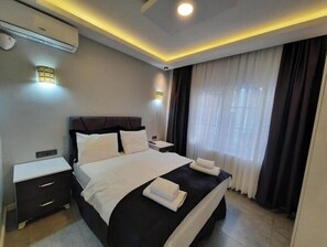 1 bedroom, in-room safe, desk, iron/ironing board