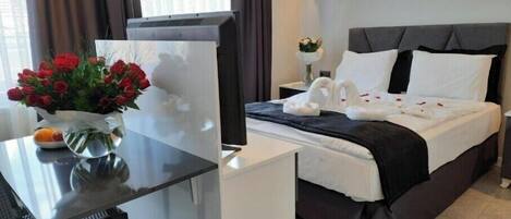 1 quarto, cofres nos quartos, escrivaninha