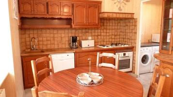 Micro-ondes, four, lave-vaisselle