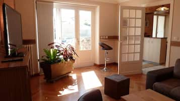 Télévision, cheminée