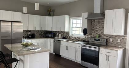 4-bedroom house boat in enchanting Atlanta with AC, WiFi