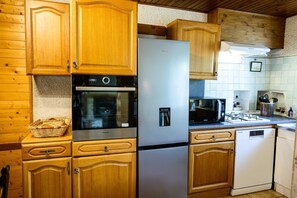 電子レンジ、オーブン、食器洗い機、ハイチェア