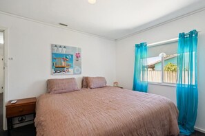 3 bedrooms, bed sheets - King St Retreat, pet friendly! (Lancelin)