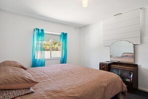 3 bedrooms, bed sheets