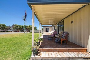 Terrace/patio - King St Retreat, pet friendly! (Lancelin)