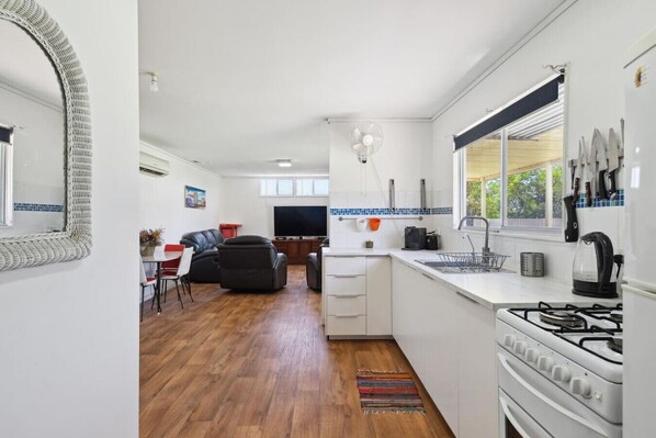 Fridge, microwave, oven, coffee/tea maker