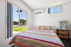 3 bedrooms, bed sheets