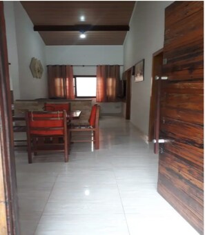 Interior - Beach House-Ubatuba-Cantinho Beira Rio (Beira Rio Ubatuba)