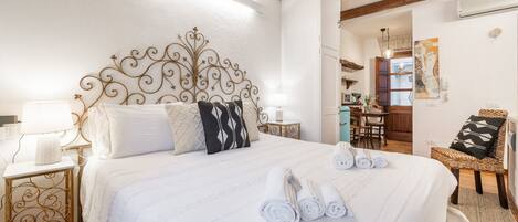 1 chambre, fer et planche à repasser, lit parapluie, Wi-Fi