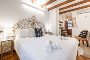 1 habitación, tabla de planchar con plancha, wifi y ropa de cama 