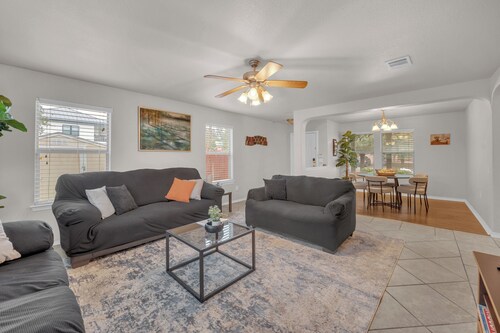 Cozy 3-Bedroom Retreat with BBQ & Games