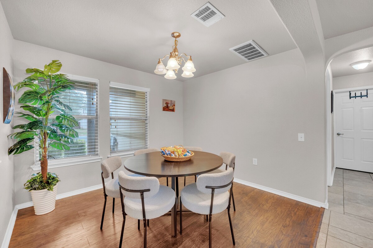 Photo 4 of Cozy 3-Bedroom Retreat with BBQ & Games