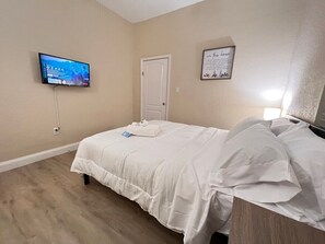 Double Room, Shared Bathroom (Room 2) | 1 bedroom - Comfortable Room Rentals Outlets & Kingsky Academy (Lakeland)