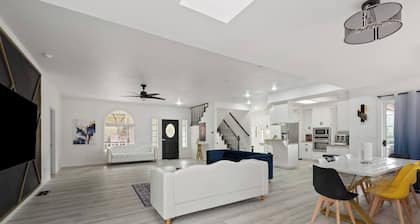 Yosemite 6BR Villa + Sleeps 20 + Hot Tub+Games