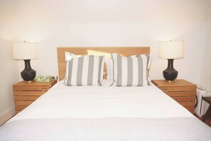 3 bedrooms, WiFi, bed sheets - Charming Central 3-bedroom house in Denver with firepit (Denver)