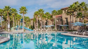 Piscina all'aperto, una piscina riscaldata