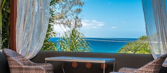 Wategos Retreats Studio - steps from the ocean
