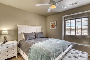 3 soverom, skrivebord, strykejern/-brett og wi-fi