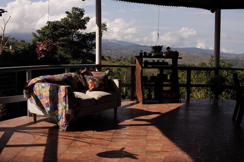 Bohio en las montañas de Colombia